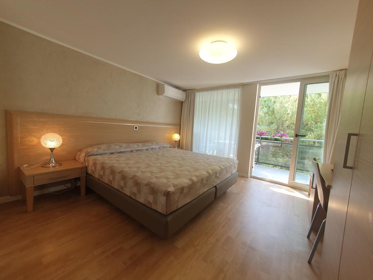 Hotel Eurovil Garni Lignano Sabbiadoro Exterior photo