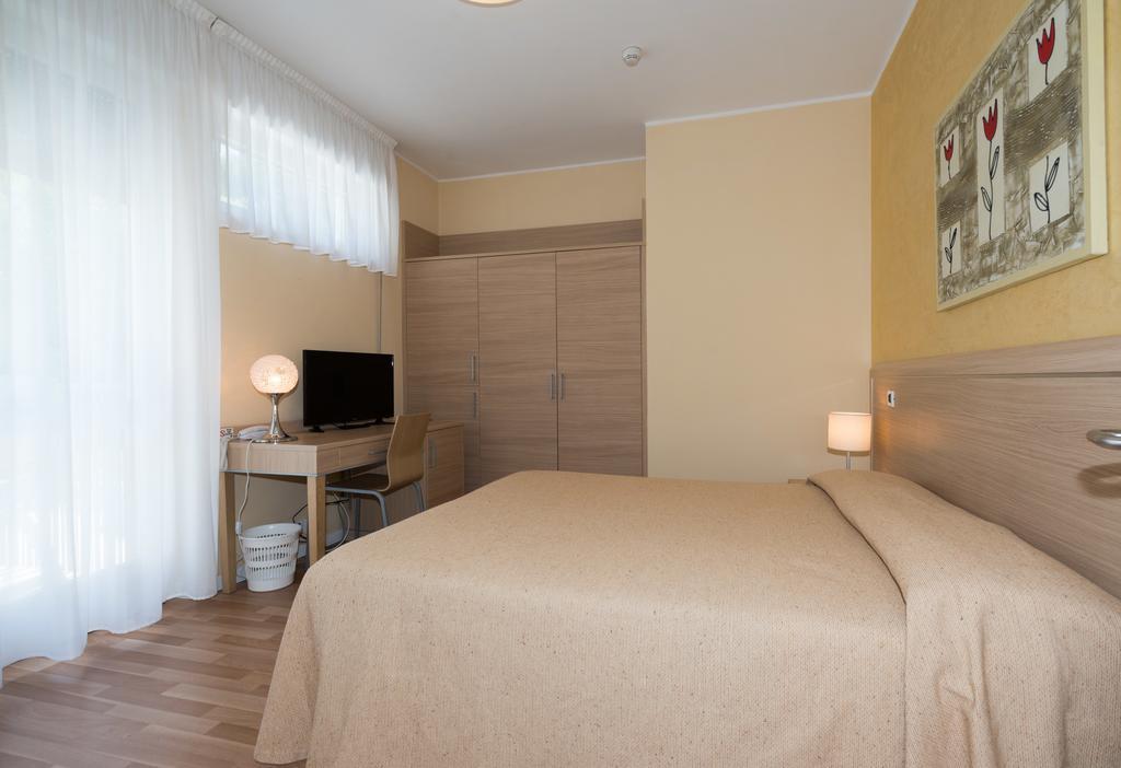 Hotel Eurovil Garni Lignano Sabbiadoro Exterior photo