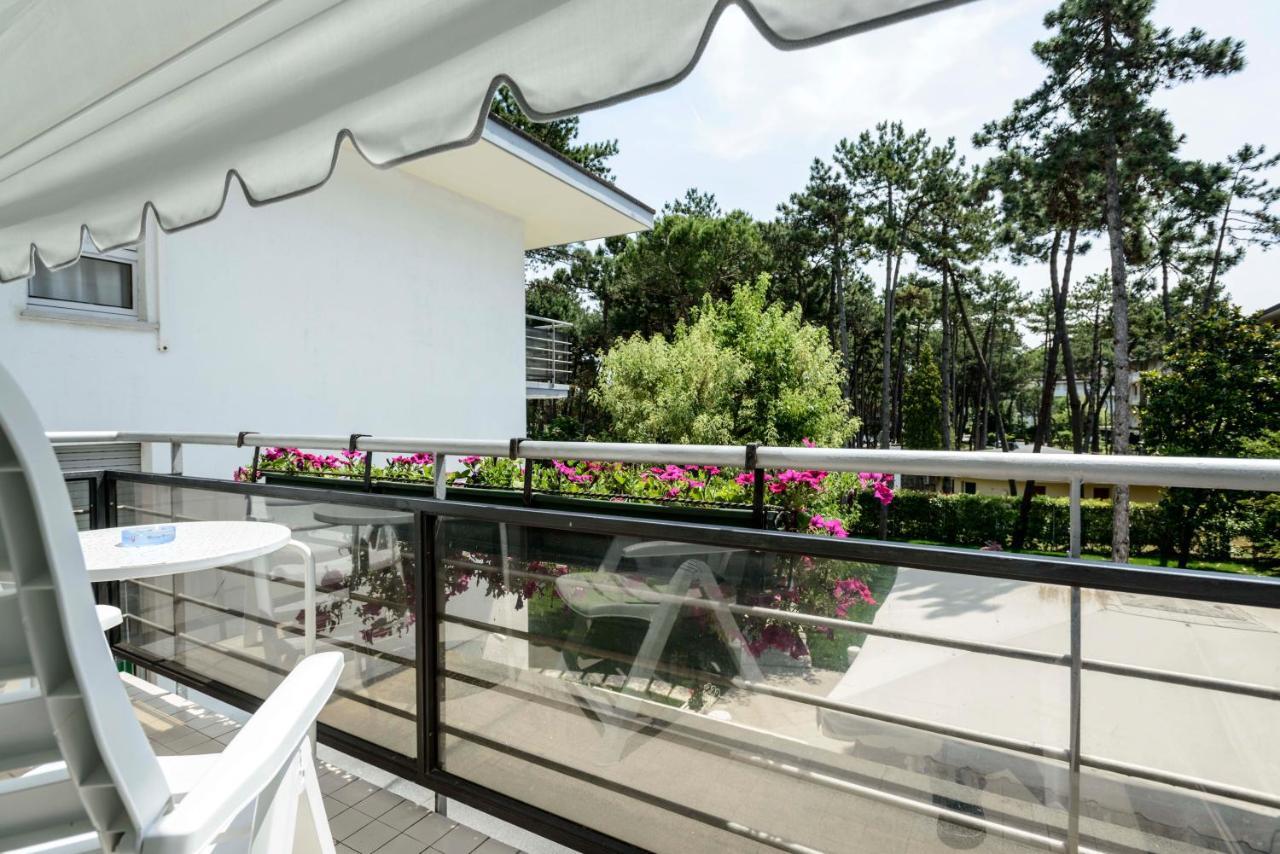 Hotel Eurovil Garni Lignano Sabbiadoro Exterior photo